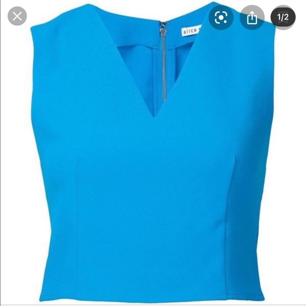 Alice + Olivia cropped V neck top size Large
